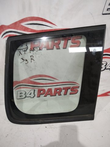 Стекло кузова/багажного отсека, правое 833008H301 NISSAN