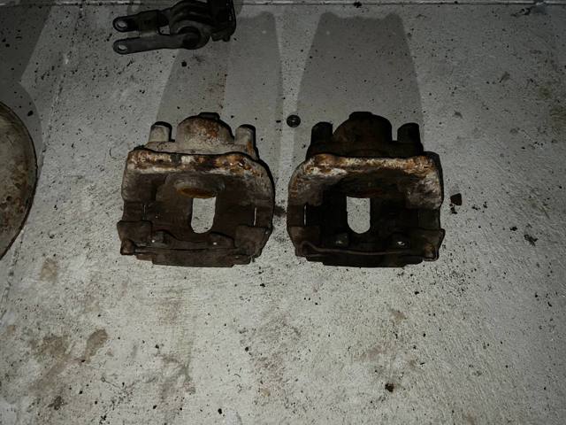 Суппорт тормозной левый задний 8602854 VOLVO