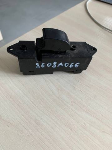 Кнопки заднего правого стеклоподъёмника 8608A066 MITSUBISHI