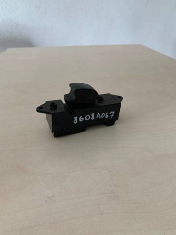 Кнопки заднего левого стекло подъемника 8608A067 MITSUBISHI