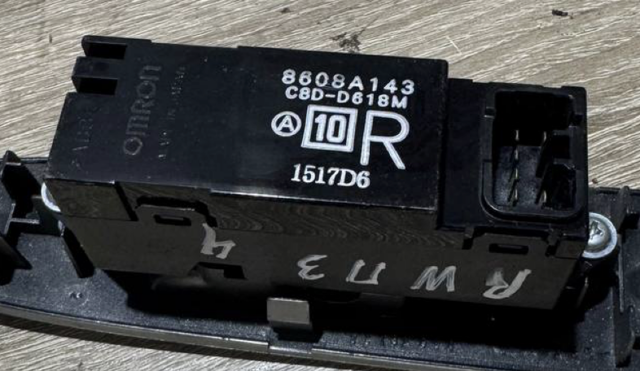 8608A143 MITSUBISHI Кнопка включения мотора стеклоподъемника задняя правая купить в Винница