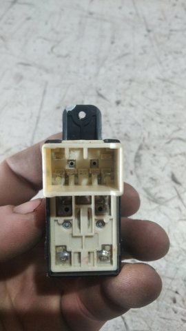 9358026100 HYUNDAI Кнопочный блок управления стеклоподъемником задний купить в Днепр