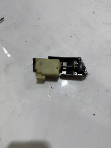 Замок открывания лючка бензобака 9483311 VOLVO