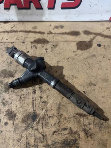 AW402AW4 NISSAN Форсунка впрыска топлива купить в Чернигов