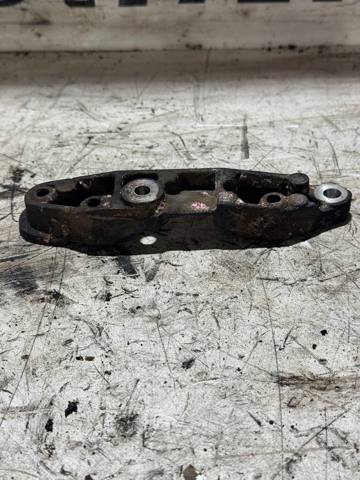Кронштейн компрессора кондиционера LR013376 LAND ROVER