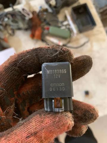 Реле противотуманной фары MB183865 MITSUBISHI