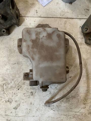 Бачок омывайки заднего стекла MB628750 MITSUBISHI