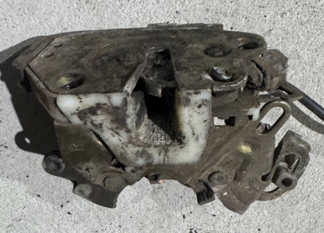 MITSUBISHI MB669726 Замок двери задней правой в наличии Хмельницкий