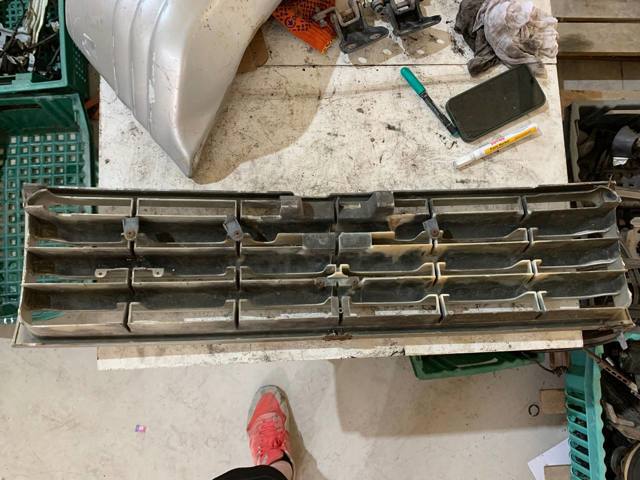 Облицовка радиатора MB831059 MITSUBISHI