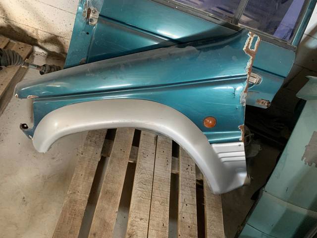 Переднее левое крыло MB835533 MITSUBISHI