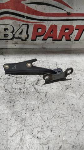 Левая петля капота MB866525 MITSUBISHI