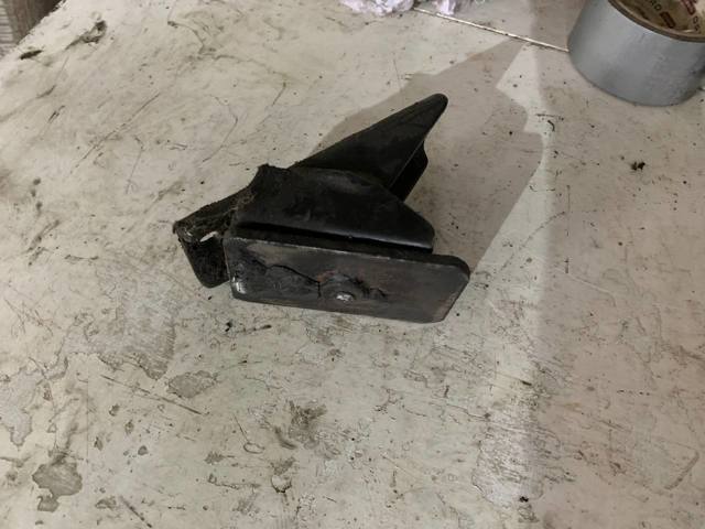 Кронштейн подушки (опоры) двигателя, правой MD310726 MITSUBISHI