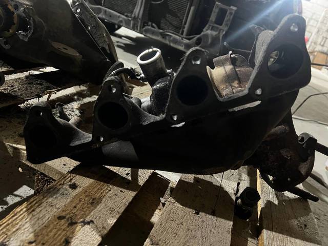 MITSUBISHI MD327697 Коллектор впускной в наличии Ирпень