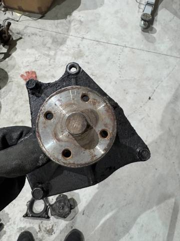 Водяной насос Mitsubishi Pajero 4 LONG