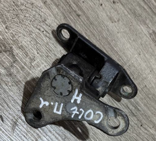 Петля двери задней левой MN127865 MITSUBISHI