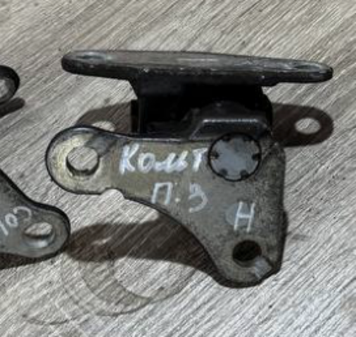 Завеса двери задней правой MN127866 MITSUBISHI