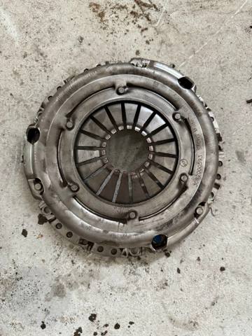Корзина сцепления MN130493 MITSUBISHI