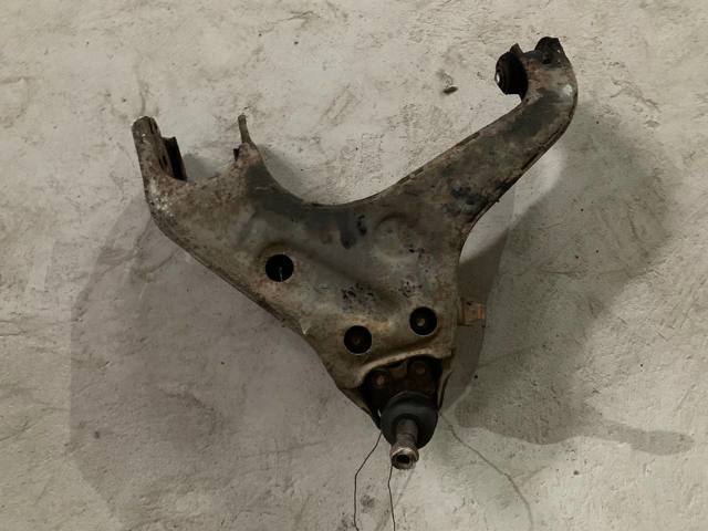 Рычаг передней подвески нижний, правый MN150412 MITSUBISHI