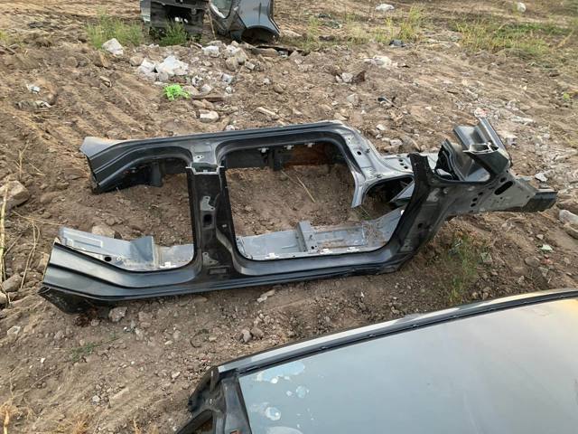 Внешний правый порог  MN161584 MITSUBISHI
