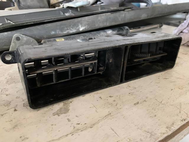 Решетка вентиляции салона на "торпедо" MR117491 MITSUBISHI