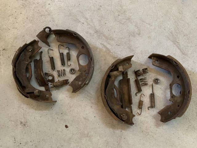 Колодки стояночного тормоза MR178827 MITSUBISHI