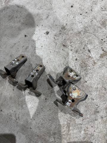 Петля двери задней левой MR220211 MITSUBISHI