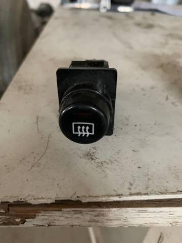 Кнопка обогрева заднего стекла MR240714 MITSUBISHI