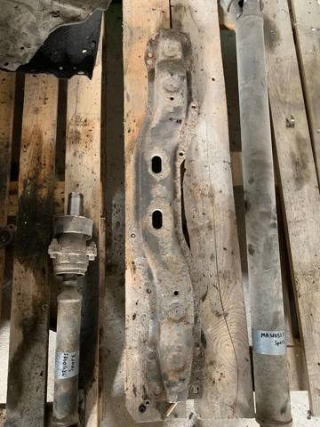 Балка крепления коробки передач MR267632 MITSUBISHI