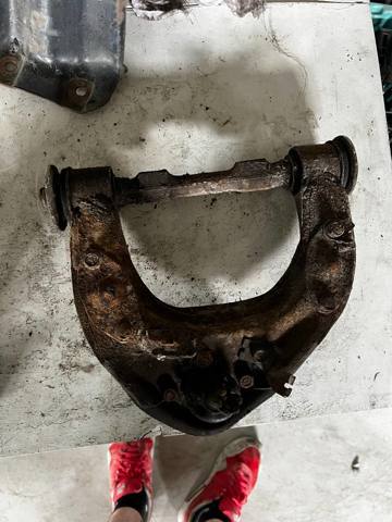 Рычаг передней подвески верхний, левый MR296093 MITSUBISHI