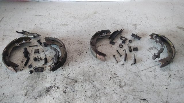 Колодки тормозные задние, барабанные MR391631 MITSUBISHI