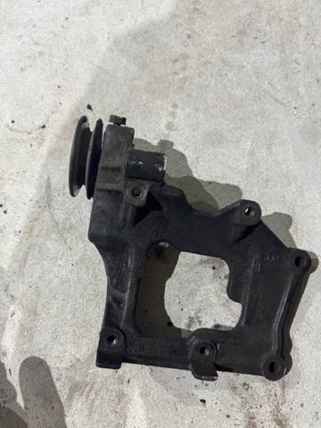 Кронштейн компрессора кондиционера MR398428 MITSUBISHI