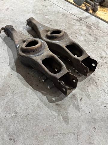 Балансир задний нижний MR418558 MITSUBISHI