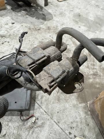 Клапан вакуумный включения переднего моста MR430381 MITSUBISHI
