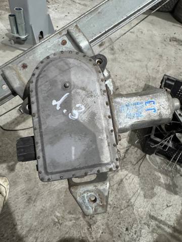 Мотор стеклоподъемника двери задней, левой MR436869 MITSUBISHI