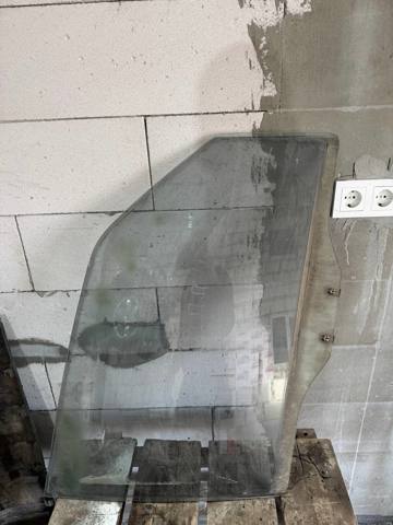 Стекло пассажирской двери MR436974 MITSUBISHI