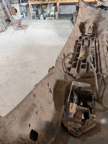 Усилитель переднего бампера  MR437253 MITSUBISHI