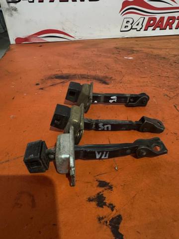 MR526777 MITSUBISHI Ограничитель двери купить в Днепр