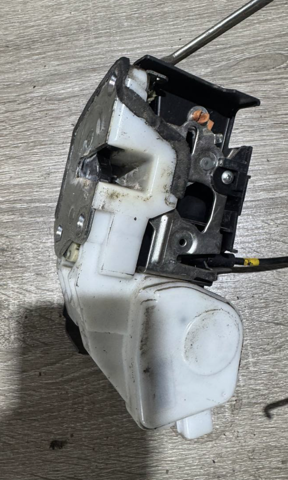 Замок двери водителя MR573707 MITSUBISHI