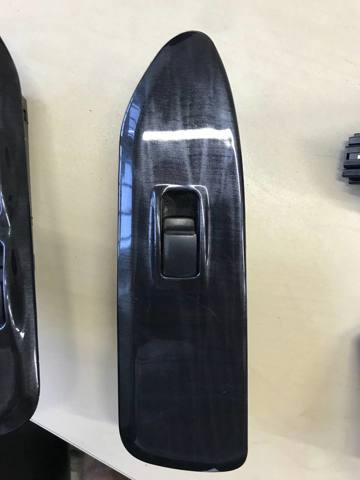 Кнопки переднего правого стекло подъемника MR587851 MITSUBISHI