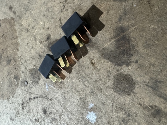 MR588567 MITSUBISHI Реле стартера купить в Запорожье