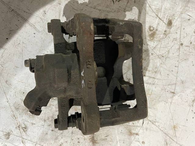 Скоба тормозного заднего суппорта SXP500013 LAND ROVER