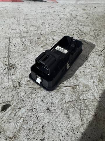 YUD501070PVJ LAND ROVER Кнопка включения мотора стеклоподъемника передняя правая купить в Павлоград