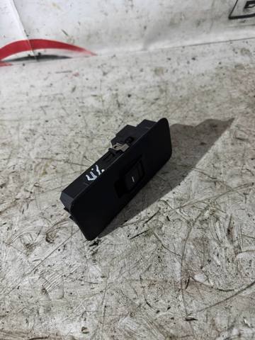 Кнопка стеклоподъемника передняя правая YUD501070PVJ LAND ROVER