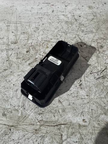 YUD501070PVJ LAND ROVER Кнопка включения мотора стеклоподъемника передняя правая купить в Николаев