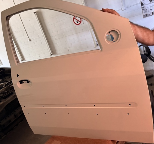 Пассажирская передняя дверь 801002133R RENAULT