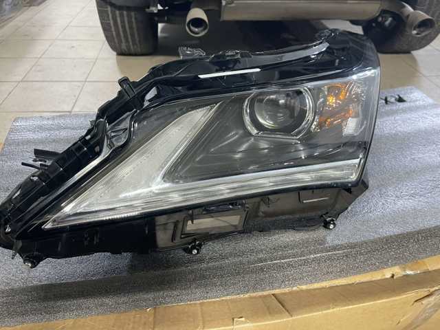 TOYOTA 811500E260 Фара левая в наличии Николаев