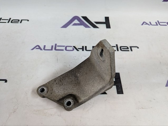 Кронштейн подушки (опоры) двигателя, правой 112323NF0A NISSAN