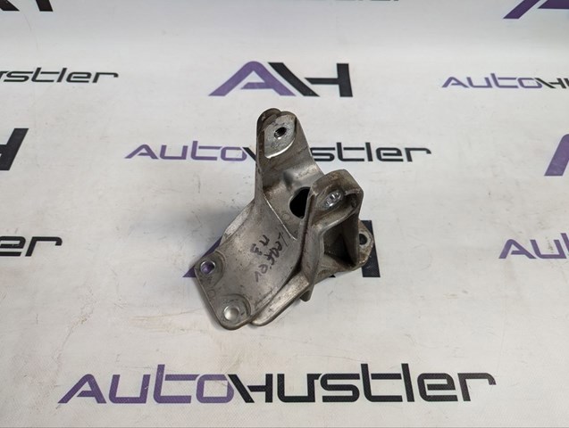 Кронштейн подушки (опоры) двигателя, задней 113333NF0A NISSAN