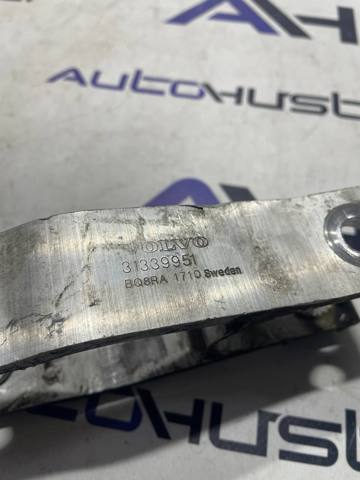 Кронштейн подушки (опоры) двигателя, задней 32139982 VOLVO