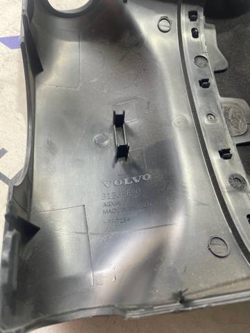 VOLVO 39829201 Накладка рулевой колонки в наличии Кривой Рог